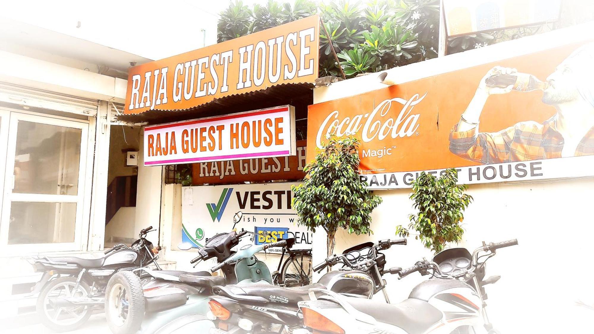 Raja Guest House -- Jalandhar Railway Station -- For Family, Couples, Travellers Eksteriør billede