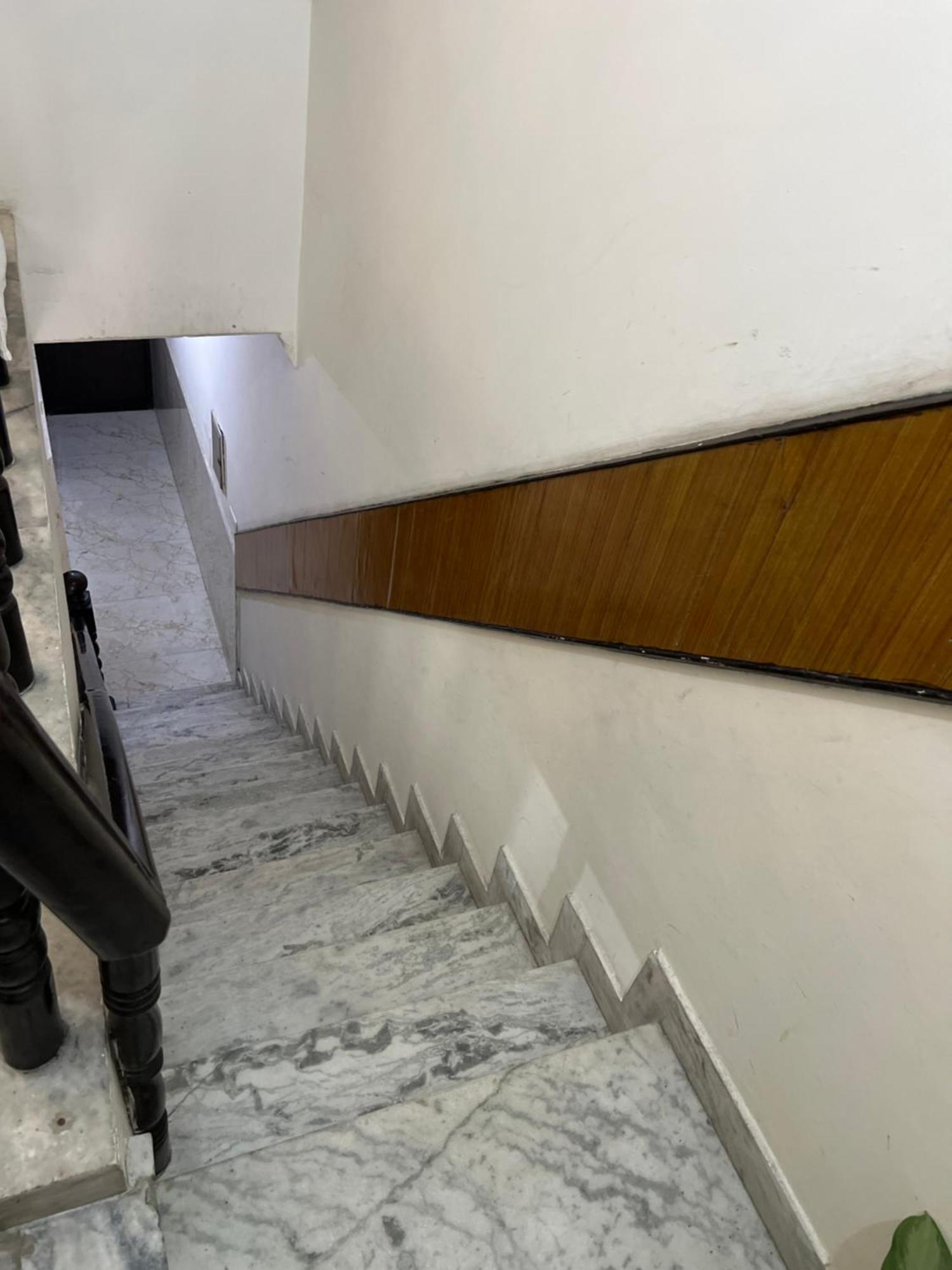 Raja Guest House -- Jalandhar Railway Station -- For Family, Couples, Travellers Eksteriør billede