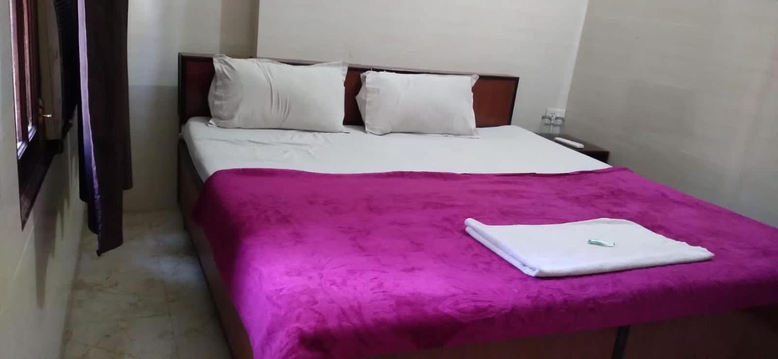 Raja Guest House -- Jalandhar Railway Station -- For Family, Couples, Travellers Eksteriør billede
