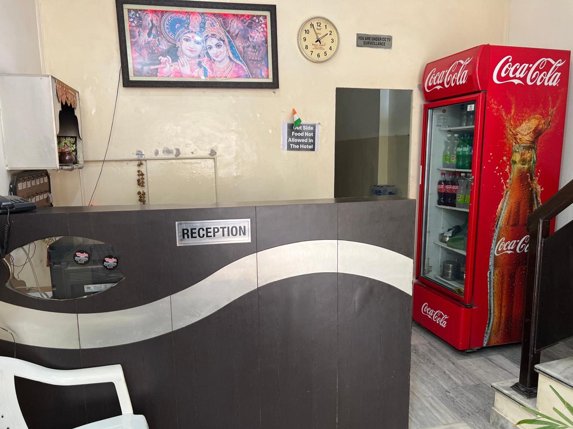 Raja Guest House -- Jalandhar Railway Station -- For Family, Couples, Travellers Eksteriør billede