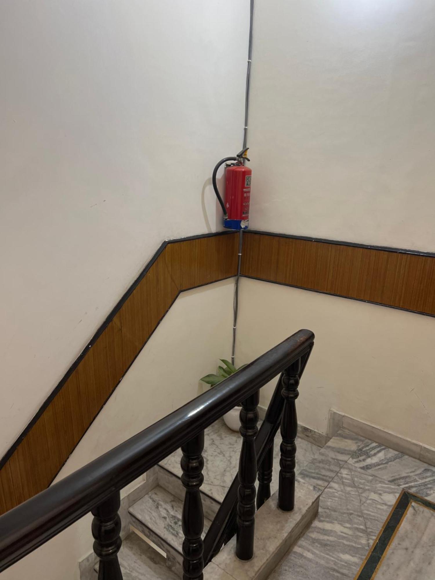 Raja Guest House -- Jalandhar Railway Station -- For Family, Couples, Travellers Eksteriør billede