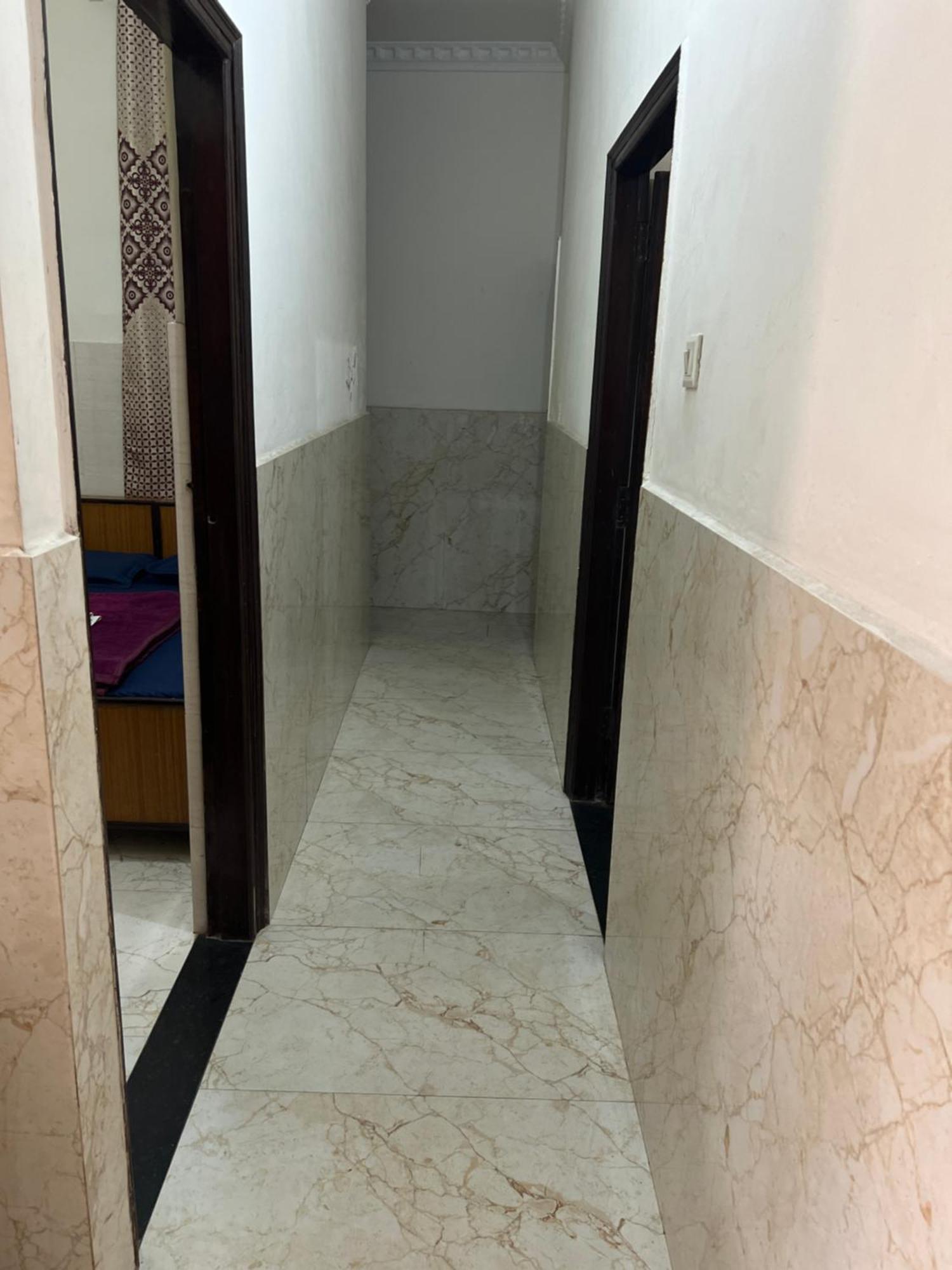 Raja Guest House -- Jalandhar Railway Station -- For Family, Couples, Travellers Eksteriør billede
