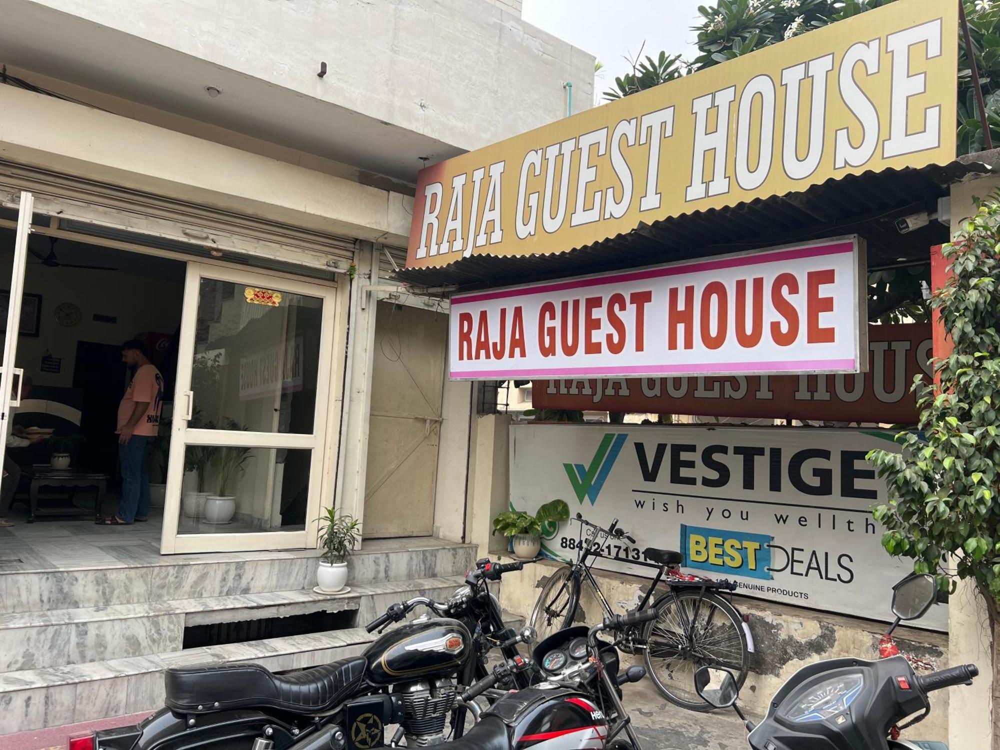 Raja Guest House -- Jalandhar Railway Station -- For Family, Couples, Travellers Eksteriør billede