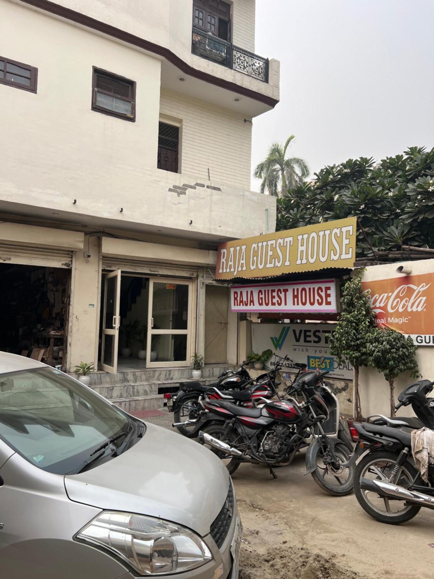 Raja Guest House -- Jalandhar Railway Station -- For Family, Couples, Travellers Eksteriør billede