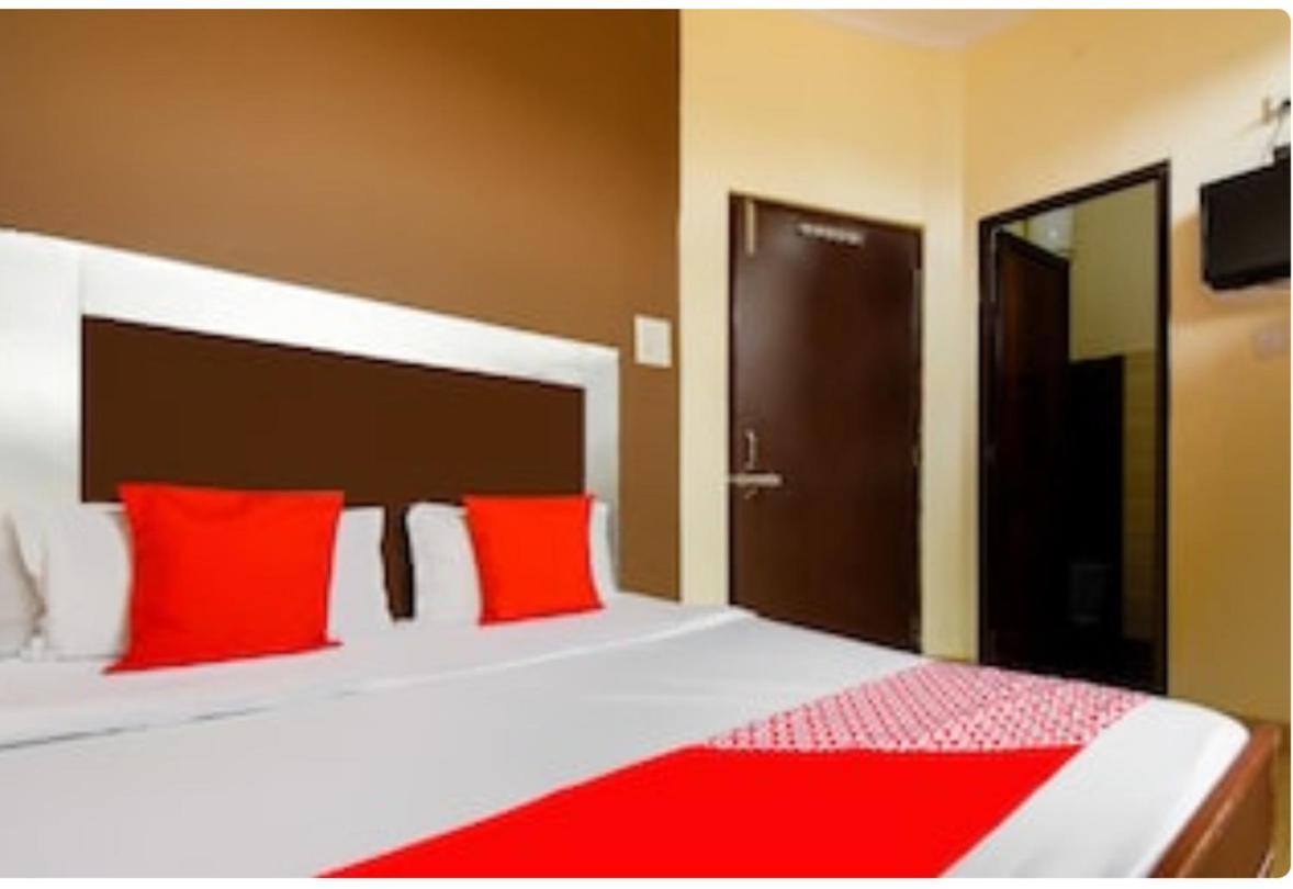 Raja Guest House -- Jalandhar Railway Station -- For Family, Couples, Travellers Eksteriør billede