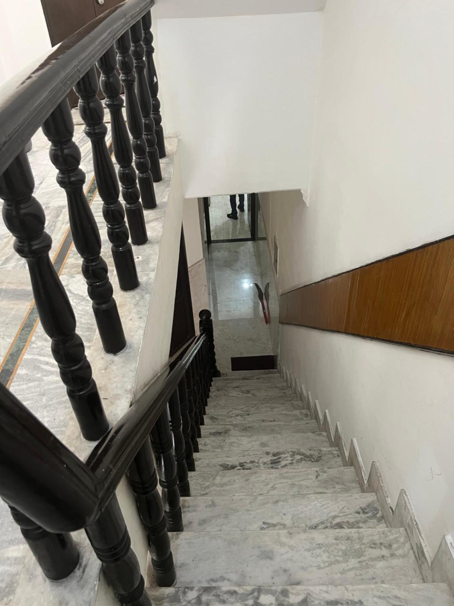 Raja Guest House -- Jalandhar Railway Station -- For Family, Couples, Travellers Eksteriør billede
